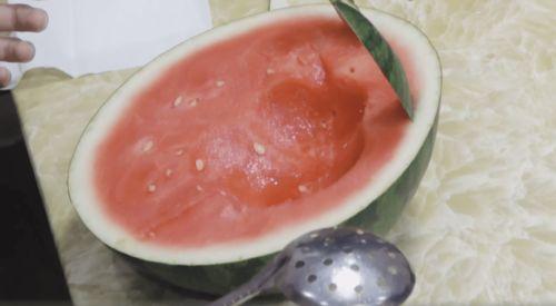 小外婆吃瓜,一场甜蜜的消暑之旅