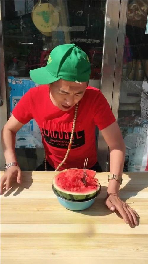 哥们吃瓜吗,哥们吃瓜背后的真相与内幕