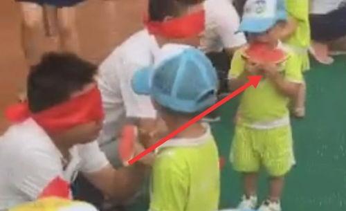 吃瓜被父亲发现,父亲意外发现，家庭风波再起