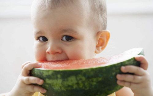 怎么和孩子吃瓜,和孩子一起快乐吃瓜的温馨瞬间